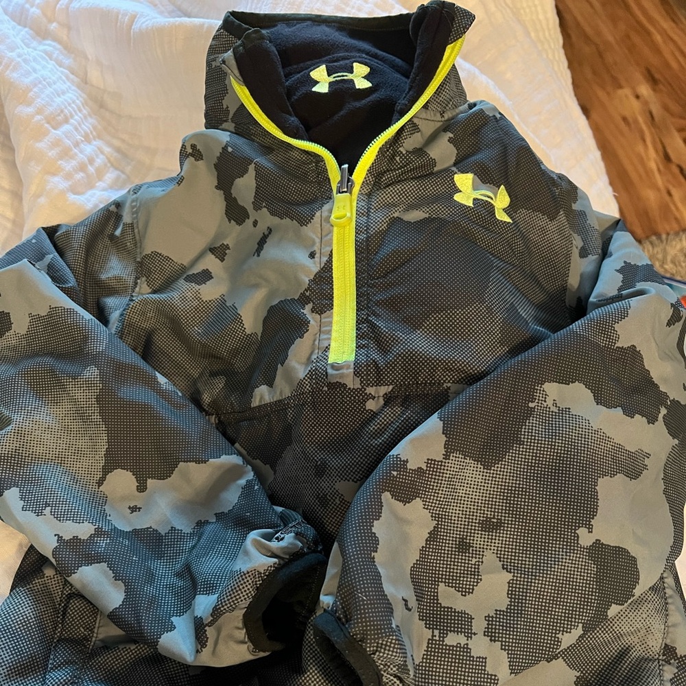 Boys Under Armour reversable quarter zip coat size SM